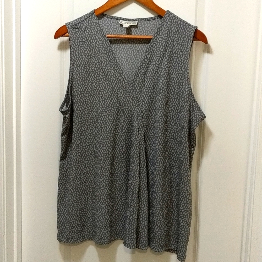 Dana Buchman grey dot top